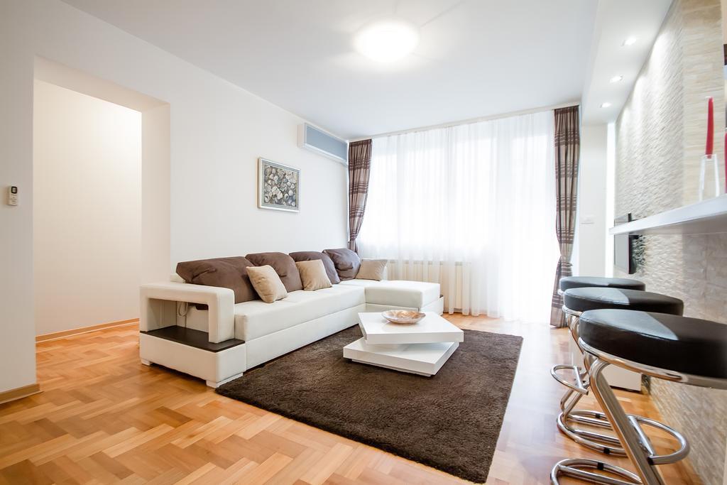 Apartments King Milan, City Center 베오그라드 객실 사진